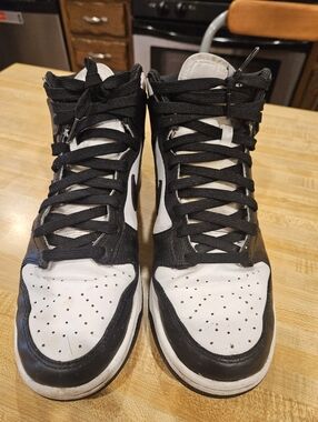 Nike Men's Black and White High-Top Sneakers